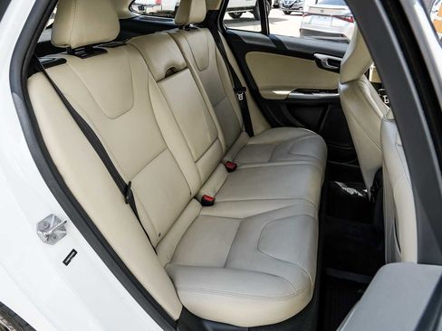 Used 2017 Volvo V60 T5 Premier w/ Convenience Package image 35