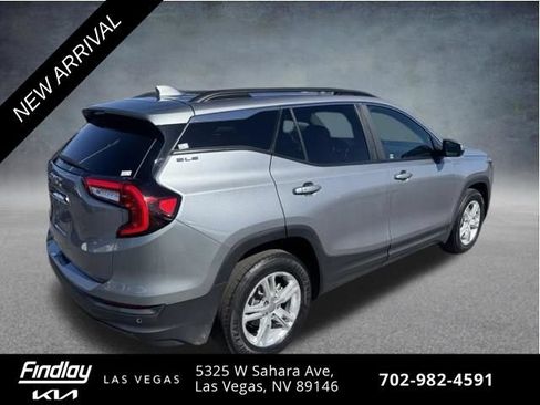 Used 2024 GMC Terrain SLE w/ Driver Convenience Package FWD image 3