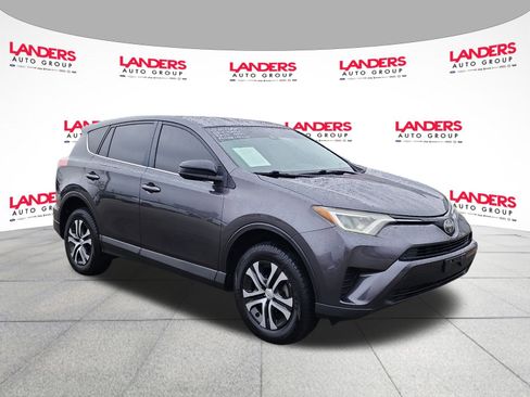 Used 2018 Toyota RAV4 LE image 1