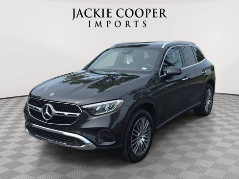 Used 2025 Mercedes-Benz GLC 300 4MATIC image 1