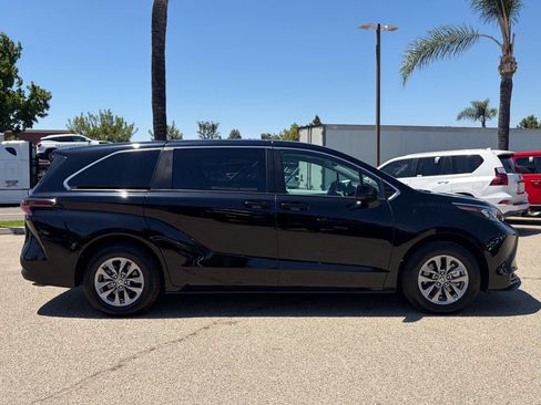 Certified 2026 Toyota Sienna LE FWD image 48