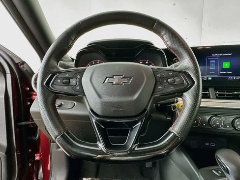 Used 2025 Chevrolet Trax RS FWD image 15
