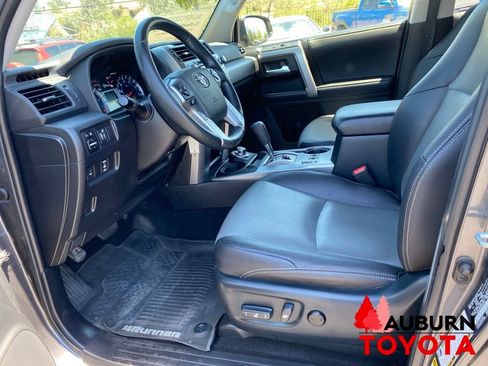 Used 2018 Toyota 4Runner SR5 Premium AWD/4WD image 38