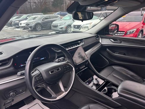 Used 2022 Jeep Grand Cherokee L Limited image 19