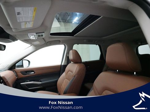Certified 2023 Nissan Pathfinder Platinum image 33