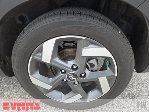 Used 2024 Hyundai Venue SEL FWD image 22
