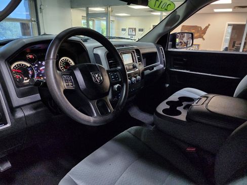 Used 2017 RAM 1500 Express AWD/4WD image 16