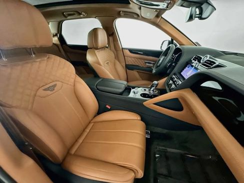Used 2021 Bentley Bentayga AWD/4WD image 29