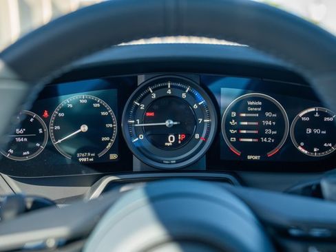 Used 2024 Porsche 911 Carrera RWD image 15