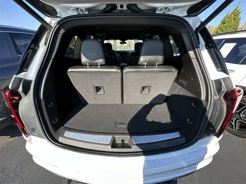 Used 2024 Cadillac XT6 Premium Luxury image 17