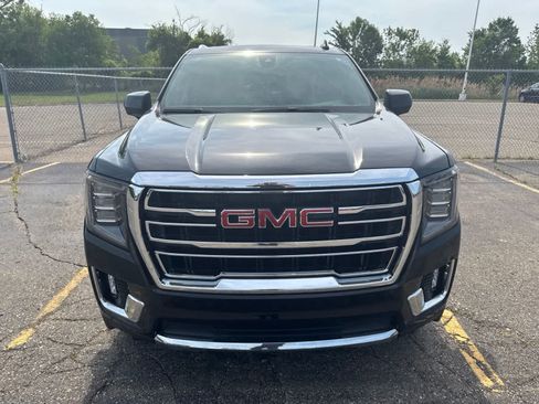 Used 2023 GMC Yukon XL SLT AWD/4WD image 4