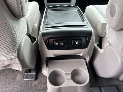 Used 2018 Toyota Sienna LE FWD image 14