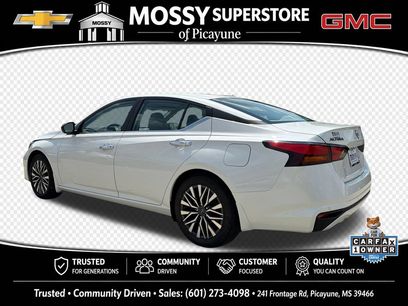 Used 2024 Nissan Altima 2.5 SV