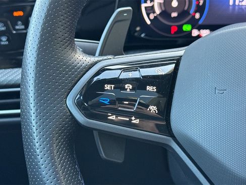 Used 2024 Volkswagen Golf R image 29