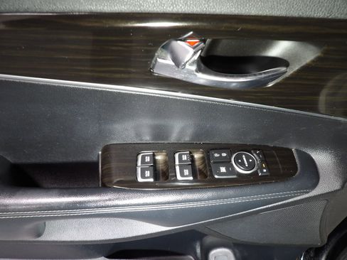 Used 2019 Kia Sorento LX image 7