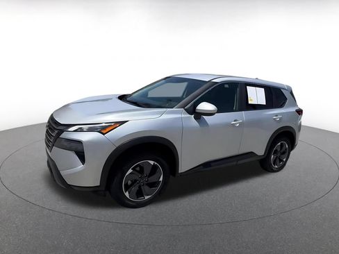 Used 2025 Nissan Rogue SV FWD image 8