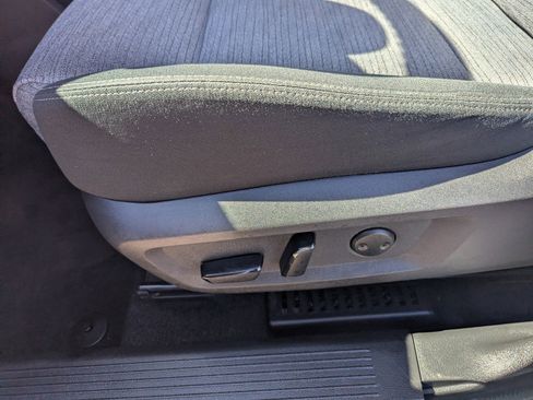 Used 2023 Nissan Rogue SV image 12