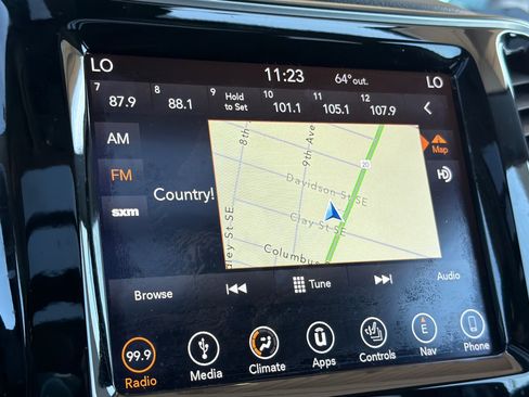 Used 2019 Jeep Cherokee Limited w/ Luxury Group AWD/4WD image 17