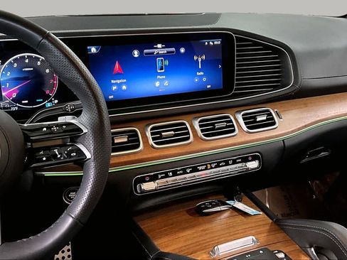 Used 2025 Mercedes-Benz GLS 450 4MATIC image 7