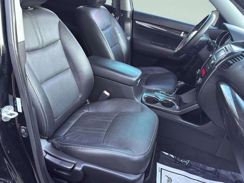 Used 2013 Kia Sorento EX image 29