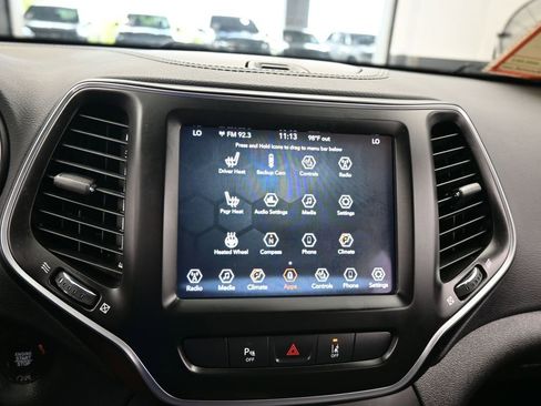 Used 2021 Jeep Cherokee Latitude Lux w/ Comfort/Convenience Group FWD image 21