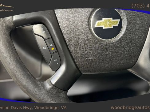 Used 2015 Chevrolet Express 2500 Van 3D image 19