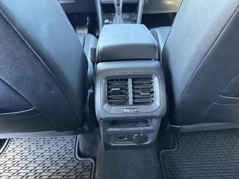 Used 2023 Volkswagen Tiguan SE image 21