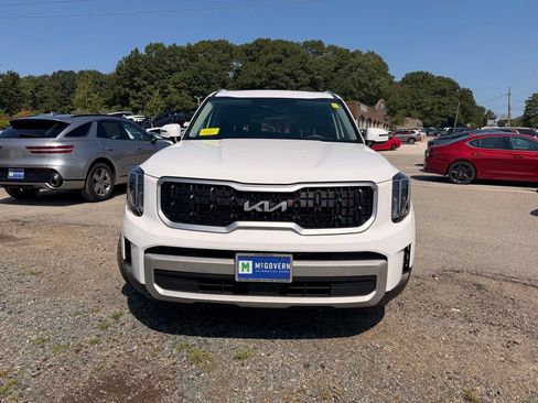 Used 2024 Kia Telluride EX w/ EX Captain's Chair Package AWD/4WD image 3