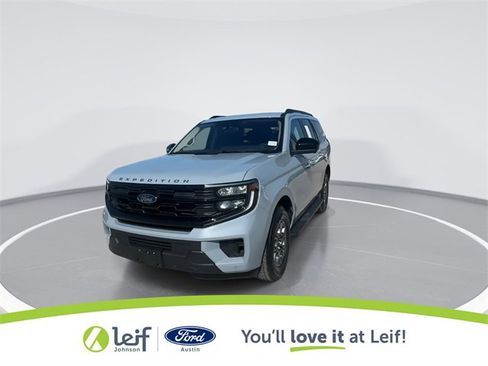 Used 2025 Ford Expedition Active image 4