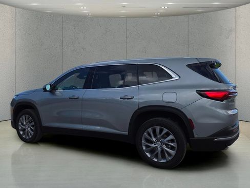Used 2025 Buick Enclave Preferred w/ Super Cruise Package FWD image 8