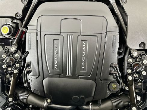 Used 2023 Jaguar F-TYPE P450 image 30