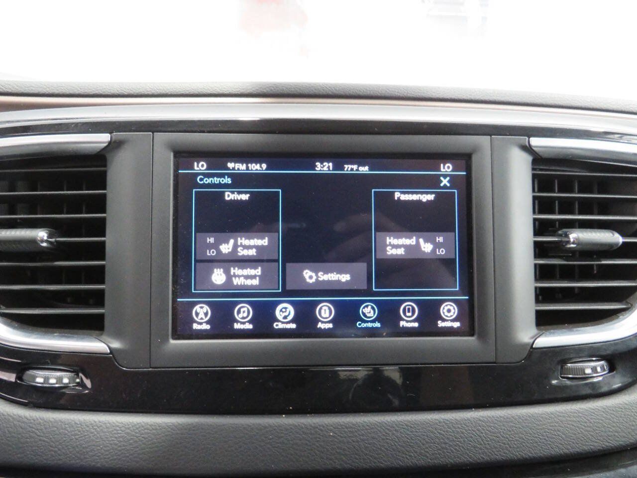 Used 2019 Chrysler Pacifica Touring-L FWD image 23