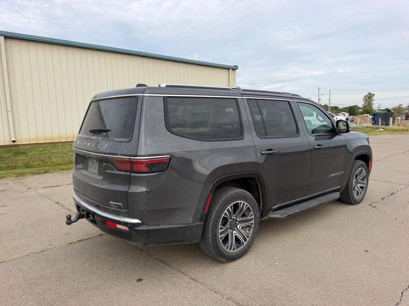 Used 2024 Jeep Wagoneer Series II AWD/4WD image 3