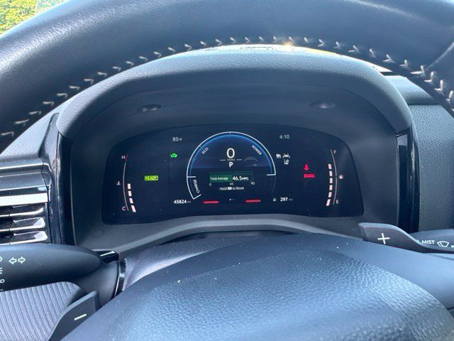 Used 2025 Toyota Camry SE FWD image 13