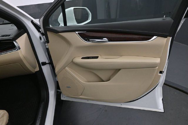 Used 2017 Cadillac XT5 Luxury w/ Driver Awareness Package AWD/4WD image 12