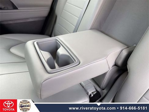 Used 2022 Toyota Highlander XLE image 16