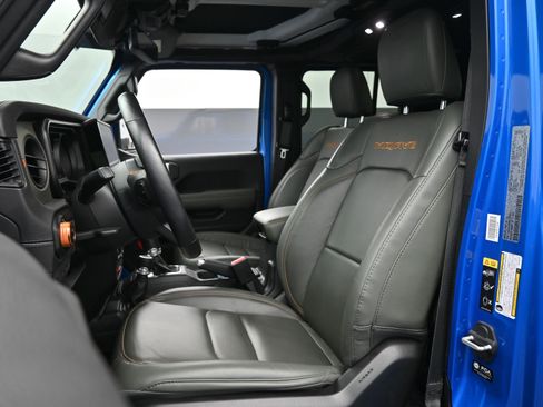 Used 2024 Jeep Gladiator Mojave w/ Technology Group image 18