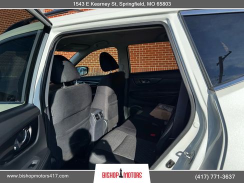 Used 2018 Nissan Rogue SV w/ Premium Package FWD image 10