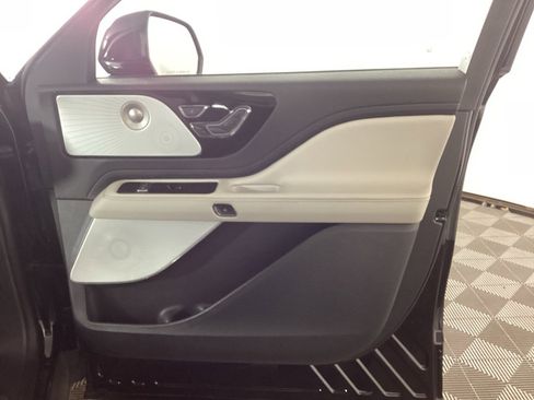 Used 2025 Lincoln Aviator Reserve w/ Equipment Group 201A image 9