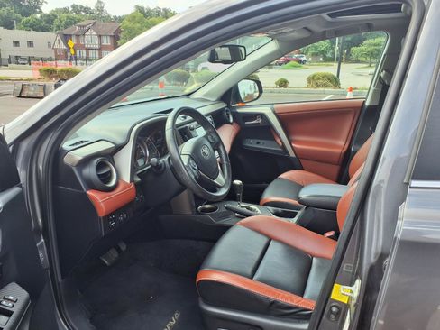 Used 2013 Toyota RAV4 Limited AWD/4WD image 19