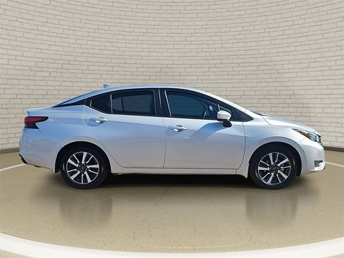 Used 2025 Nissan Versa SV w/ Trunk Package image 4