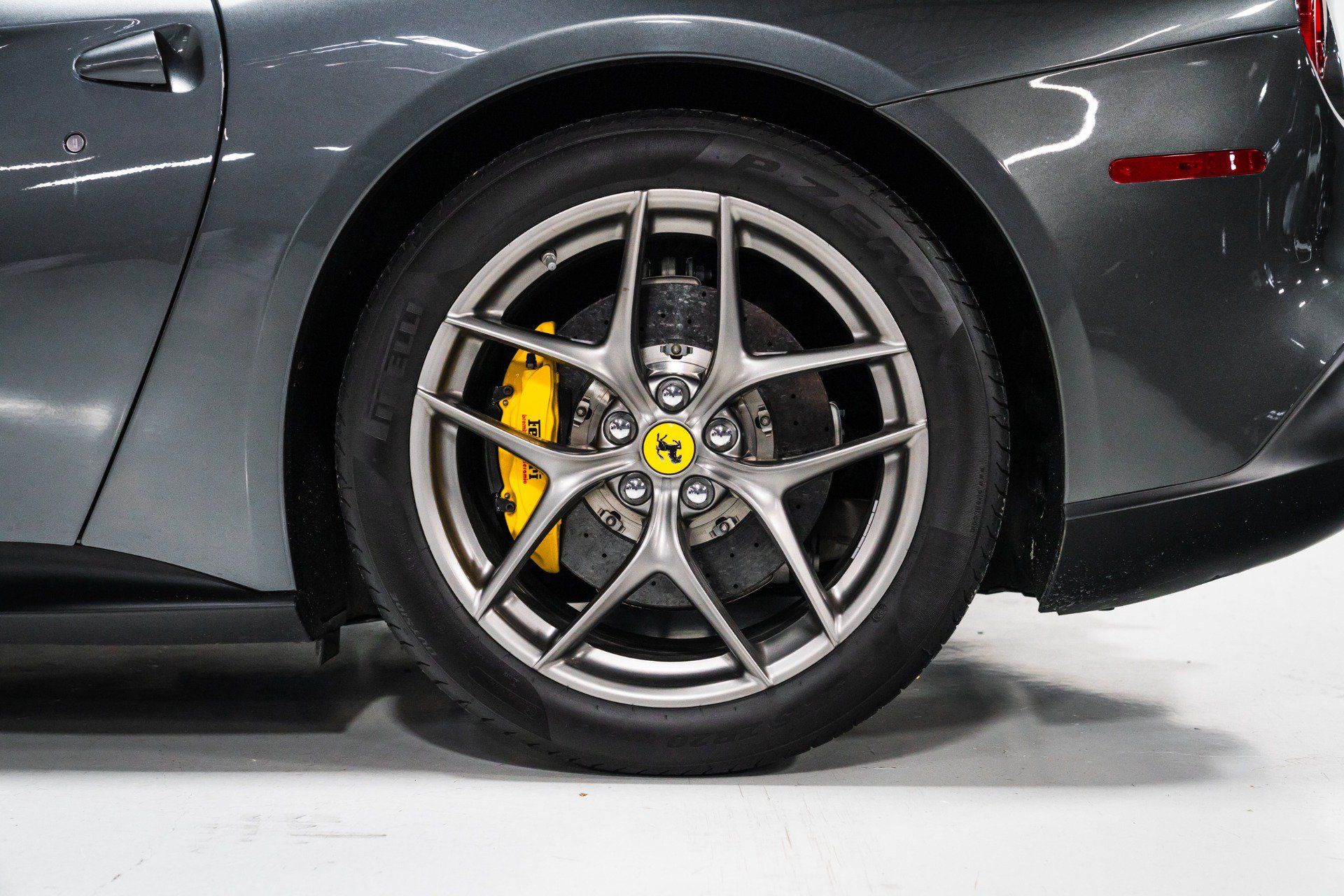 Used 2015 Ferrari F12 Berlinetta RWD image 10
