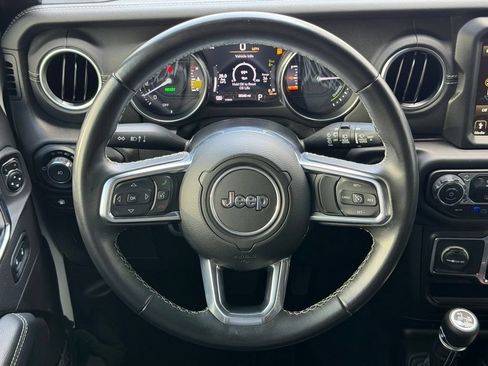 Used 2022 Jeep Wrangler Unlimited Sahara AWD/4WD image 29