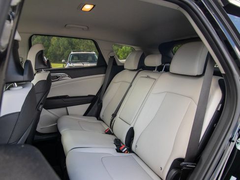 Used 2025 Kia Sportage EX FWD image 10