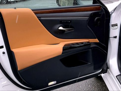 Certified 2025 Lexus ES 350 w/ Premium Package image 22