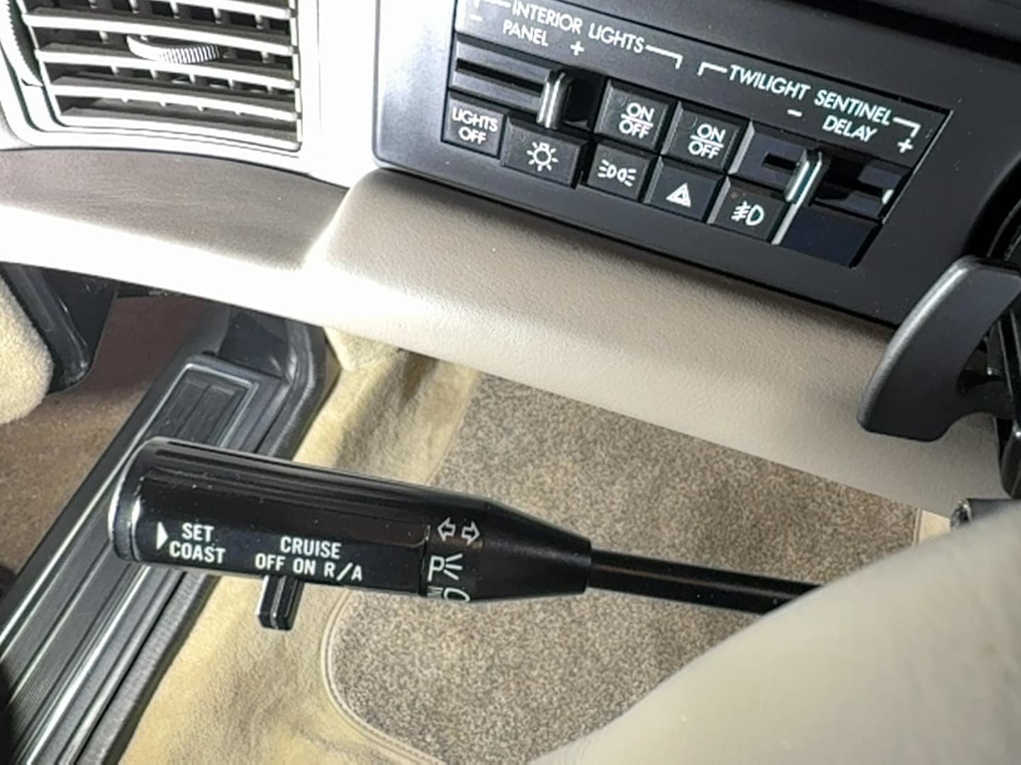 Used 1993 Cadillac Allante FWD image 26