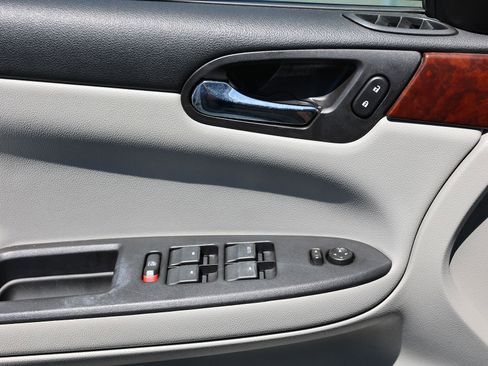Used 2010 Chevrolet Impala LT w/ Luxury Edition Package FWD image 28