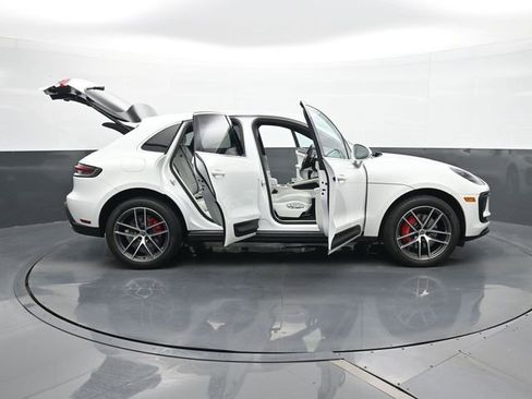 Certified 2023 Porsche Macan S AWD/4WD image 32