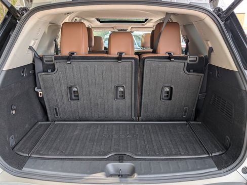 Used 2024 Nissan Pathfinder Platinum w/ Cargo Package image 20