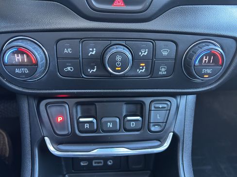 Used 2021 GMC Terrain SLT w/ Infotainment Package II image 24